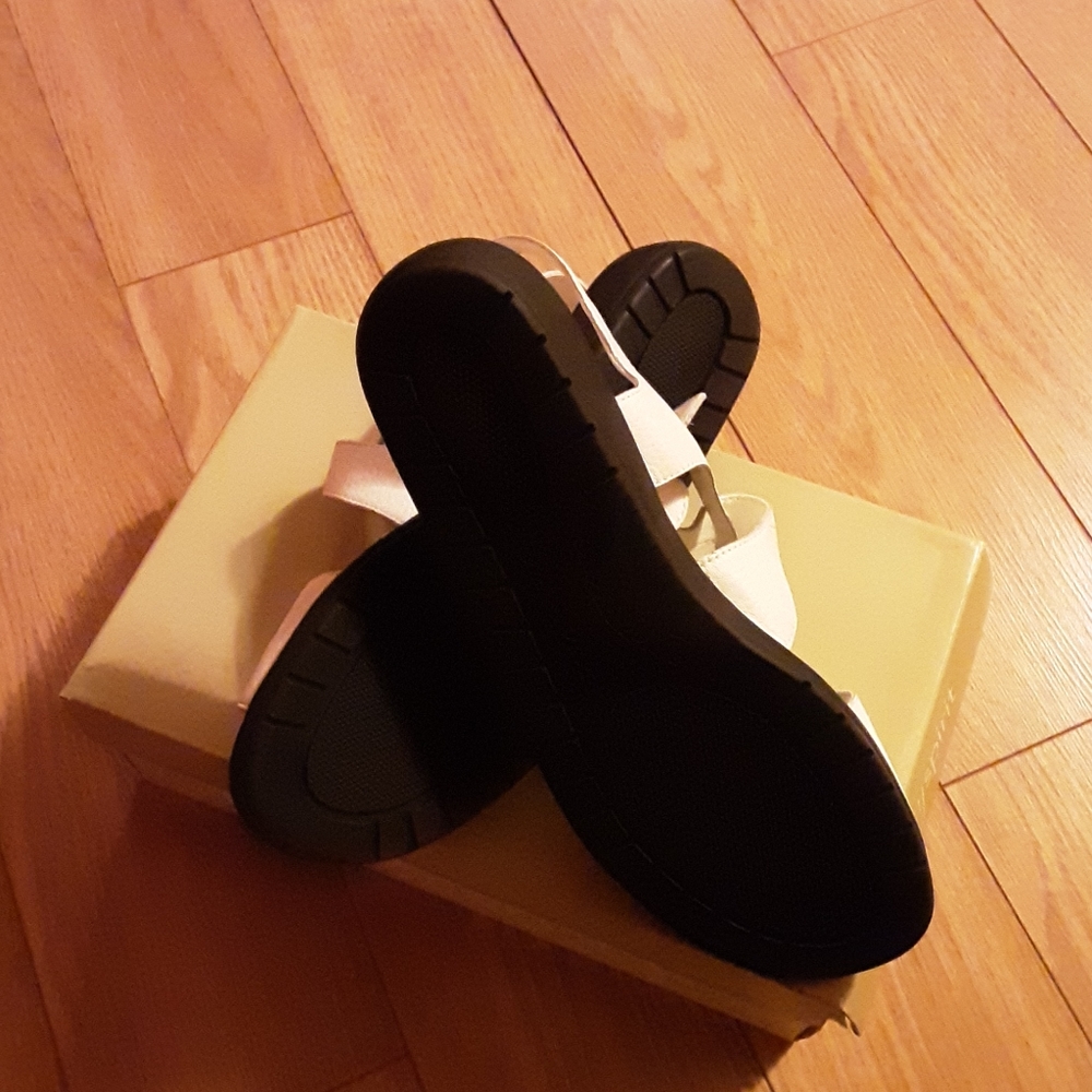 Sandles - Picture 3 of 4